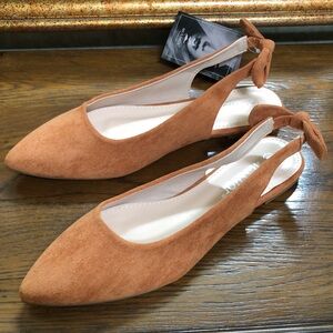 New Women’s Musshoe sling back flat shoes with bows.  Size 9.  Padded insole.